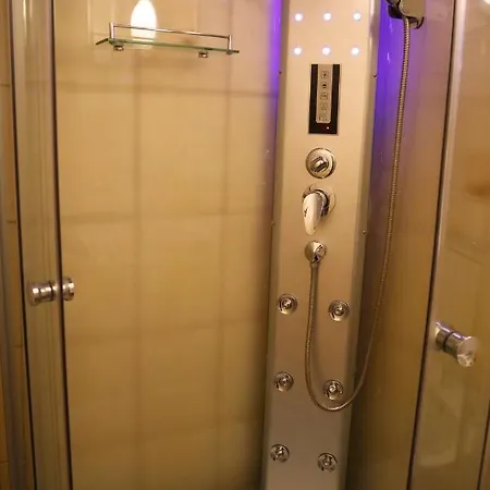 Kugi Apartman Apartament *