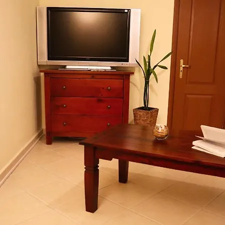 Kugi Apartman Apartament Balatonalmádi